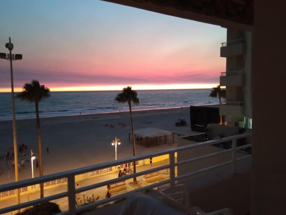 Cadiz Paseo Maritimo Playa Victoria Frontal Mar Apartment Luaran gambar