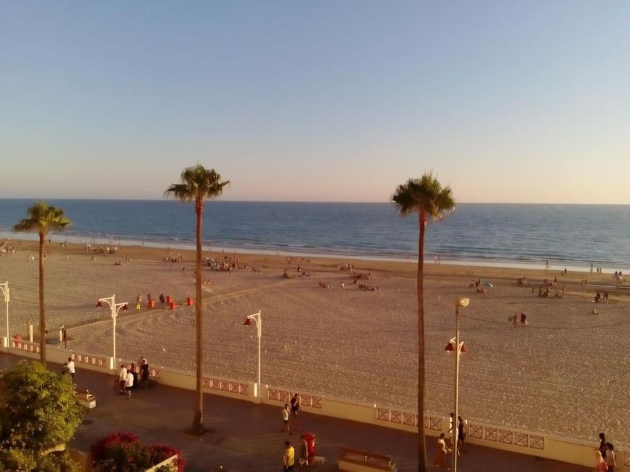 Cadiz Paseo Maritimo Playa Victoria Frontal Mar Apartment Luaran gambar